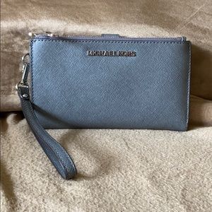 Michael KorsJet Set Double zip wristlet